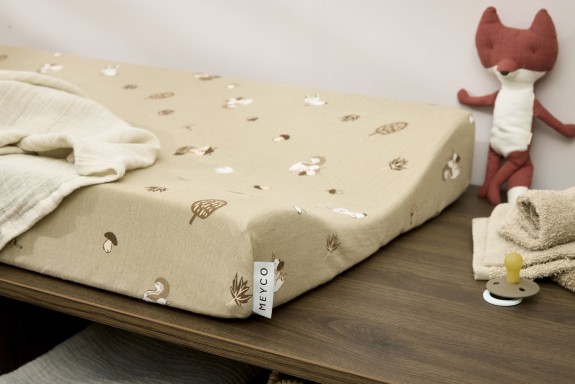 Aankleedkussenhoes met Bosdieren - zand - 50x70cm