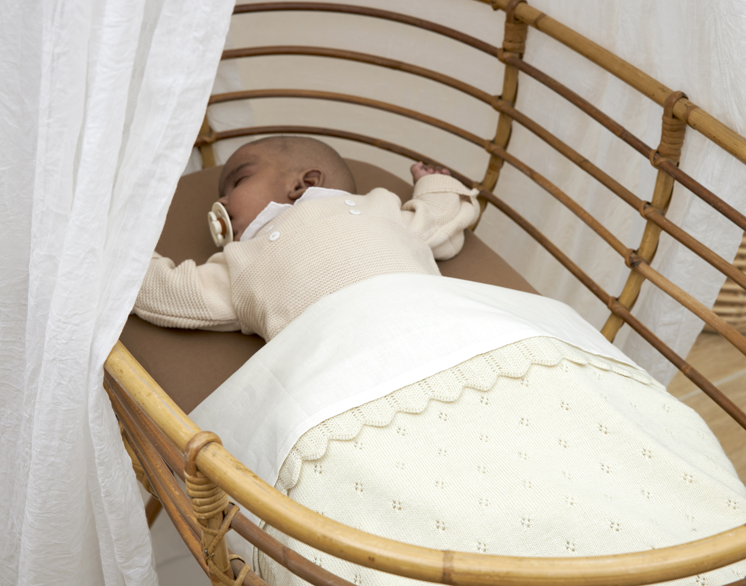 Witte Sluier voor de Babykamer - afbeelding 2