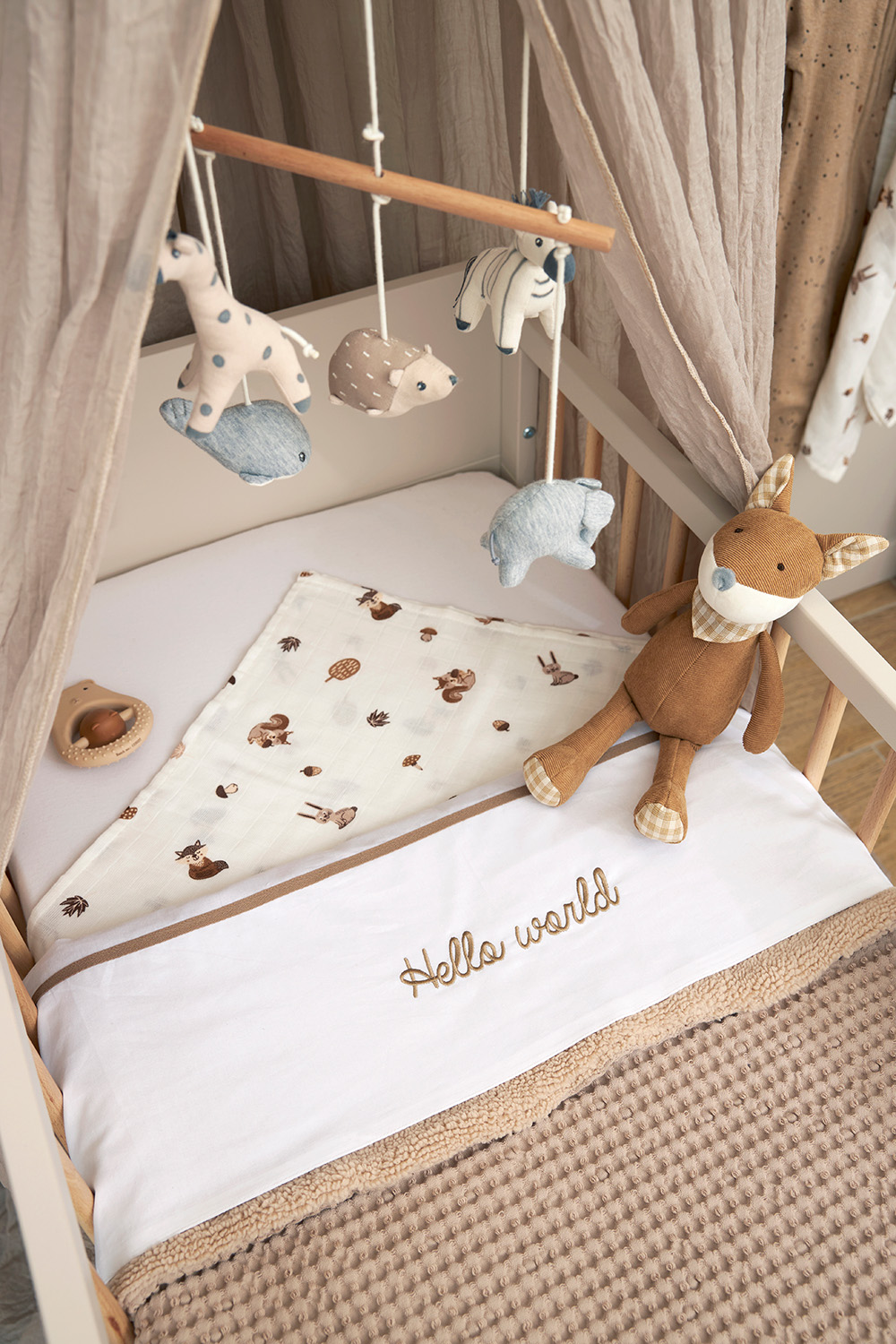 Hello World Ledikant Laken - Taupe - 100x150cm - afbeelding 4